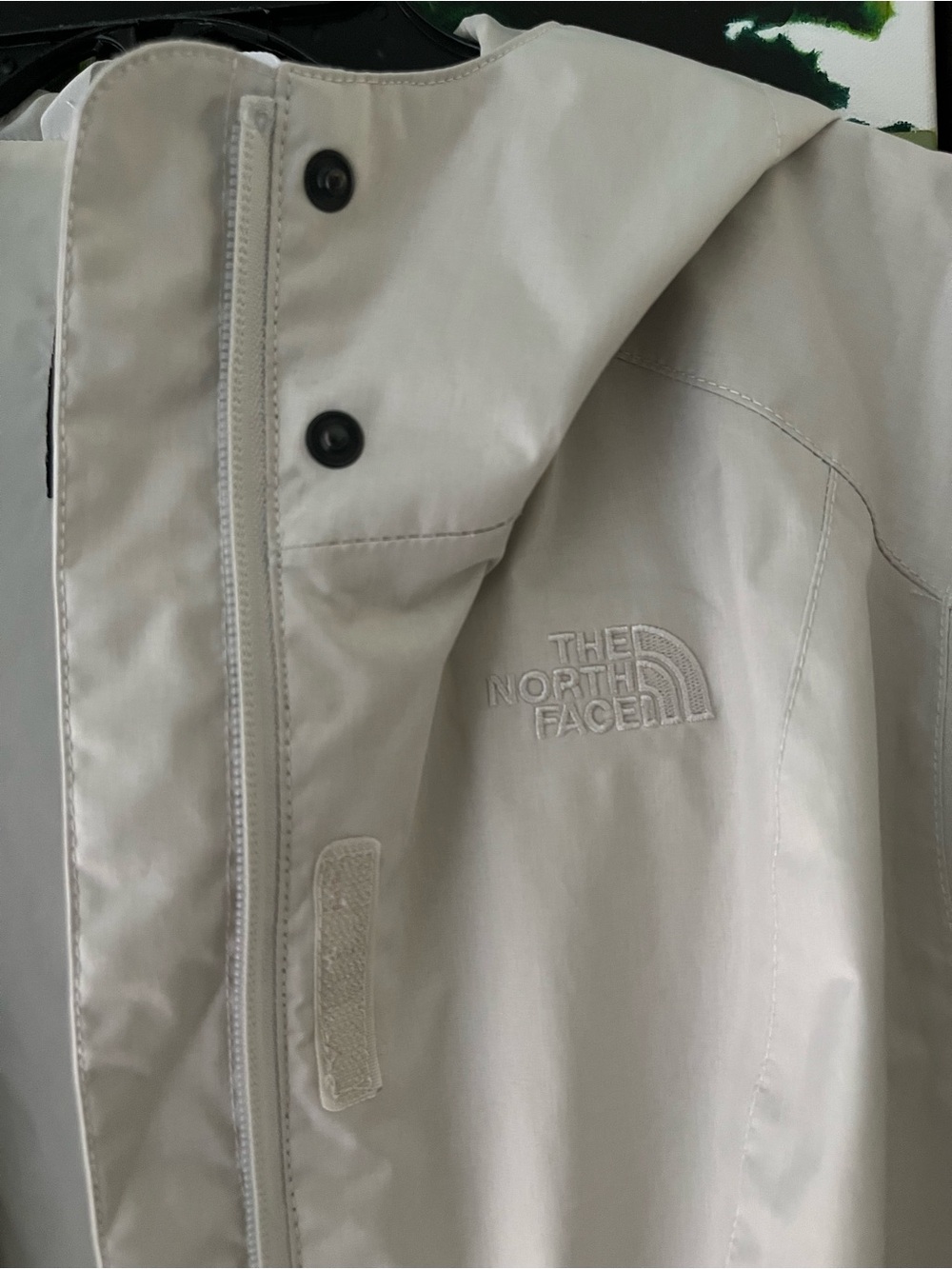 The North Face Women’s Hyvent Raincoat. - Picture 4 of 9